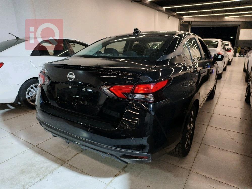 نيسان فيرسا